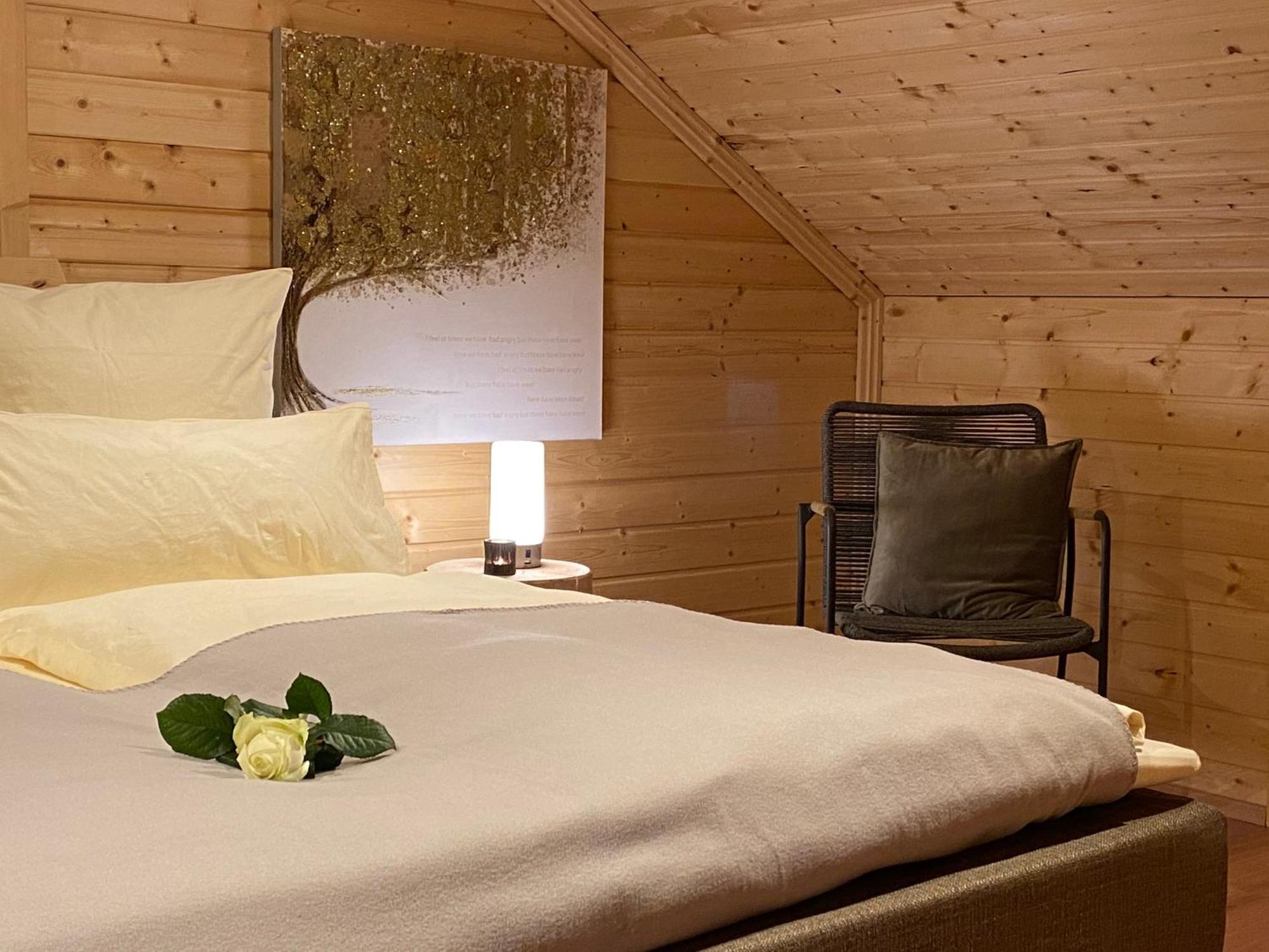 Holzhaus Onkel Fritz Mit Sauna Und Whirlwanne Esch  Екстериор снимка